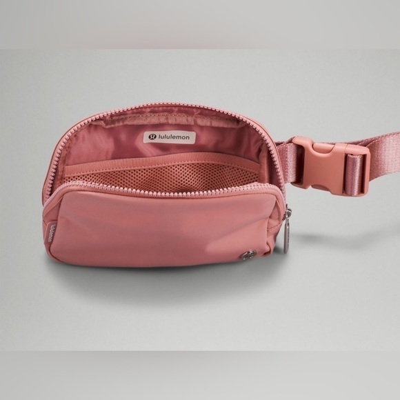 Lululemon Everywhere Belt Bag 1L Pink Pastel - Picture 4 of 4